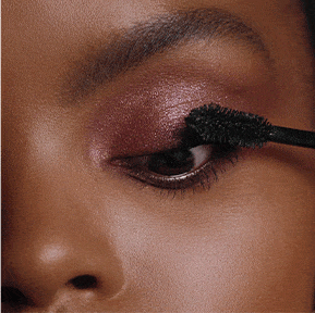 Termina con un abbondante strato di Climax Mascara.